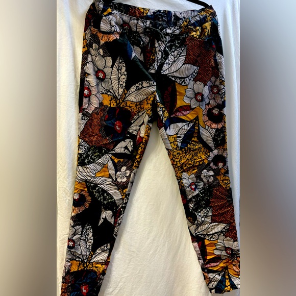 Charlie B floral pants. Size L - Picture 1 of 6